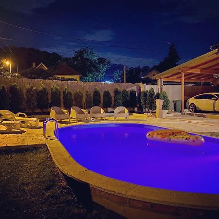 Mika'S Poolhouse Villa Белград Екстериор снимка
