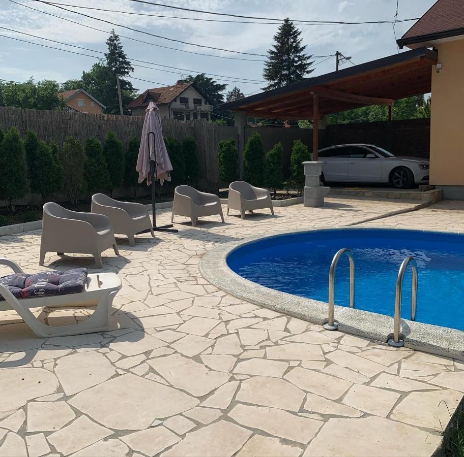 Mika'S Poolhouse Villa Белград Екстериор снимка