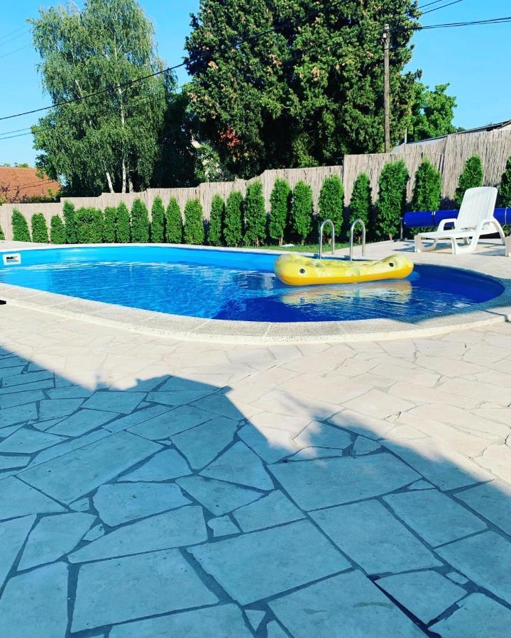 Mika'S Poolhouse Villa Белград Екстериор снимка