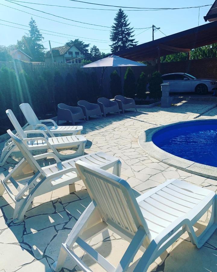 Mika'S Poolhouse Villa Белград Екстериор снимка