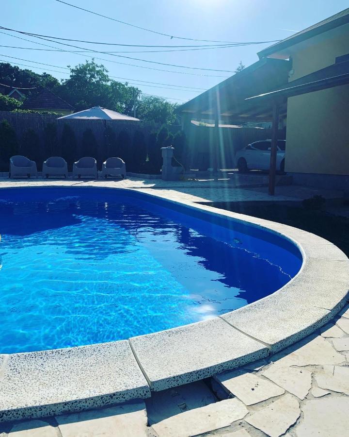 Mika'S Poolhouse Villa Белград Екстериор снимка