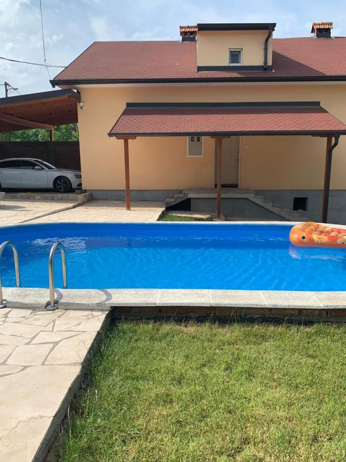 Mika'S Poolhouse Villa Белград Екстериор снимка