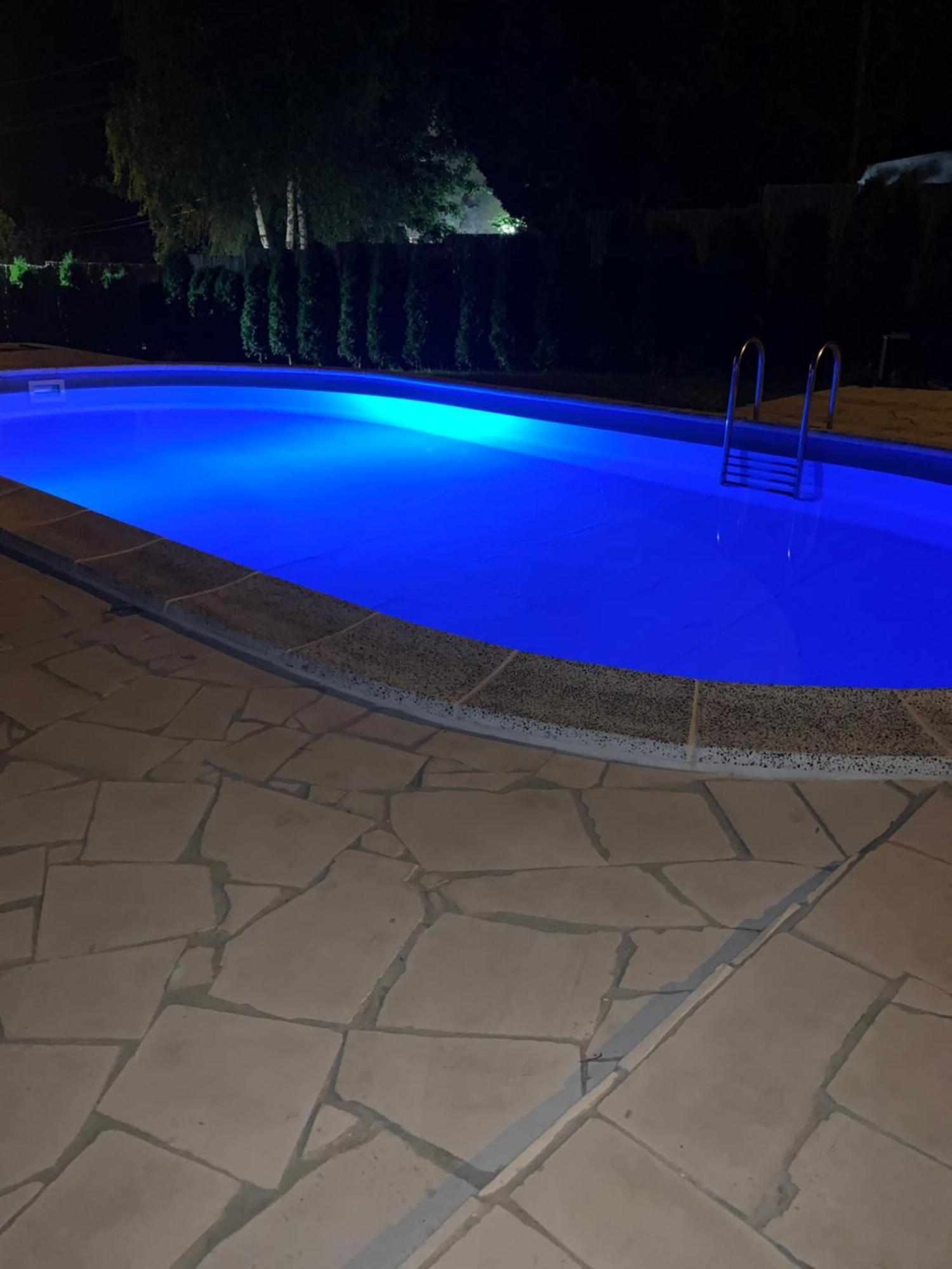 Mika'S Poolhouse Villa Белград Екстериор снимка