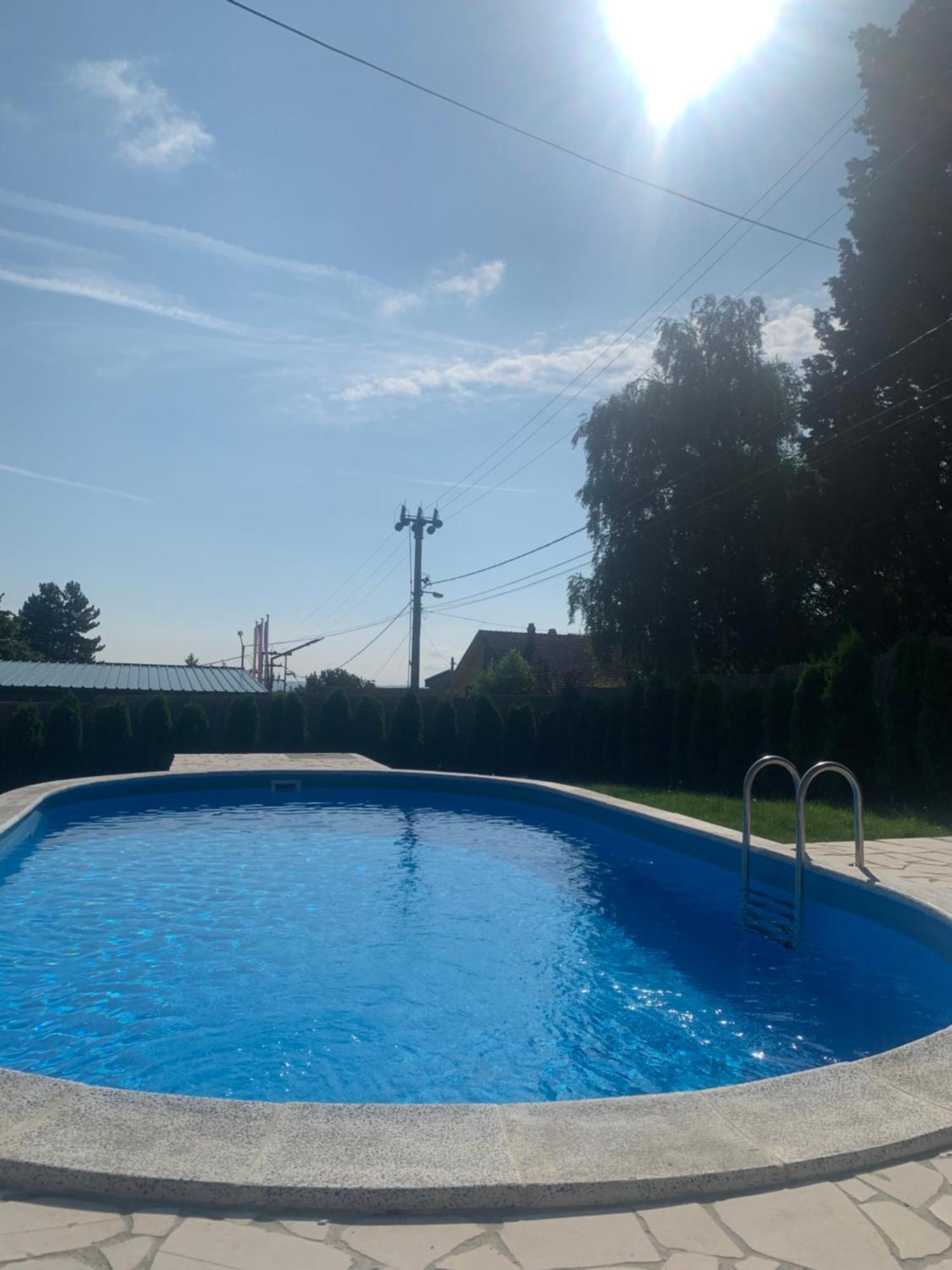 Mika'S Poolhouse Villa Белград Екстериор снимка