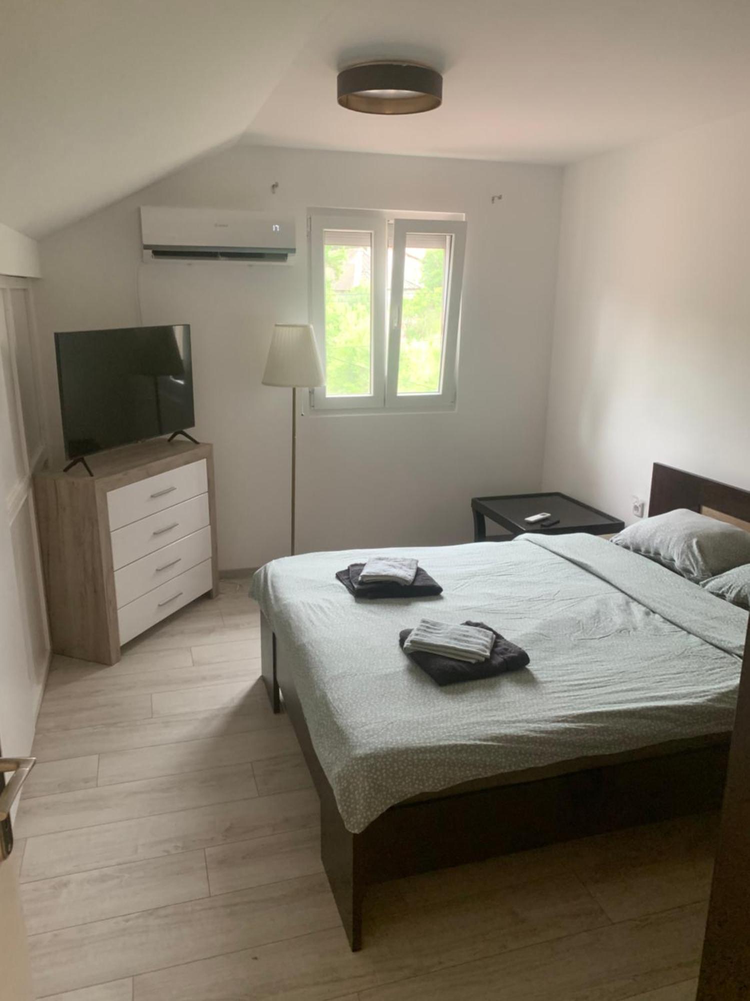 Mika'S Poolhouse Villa Белград Екстериор снимка