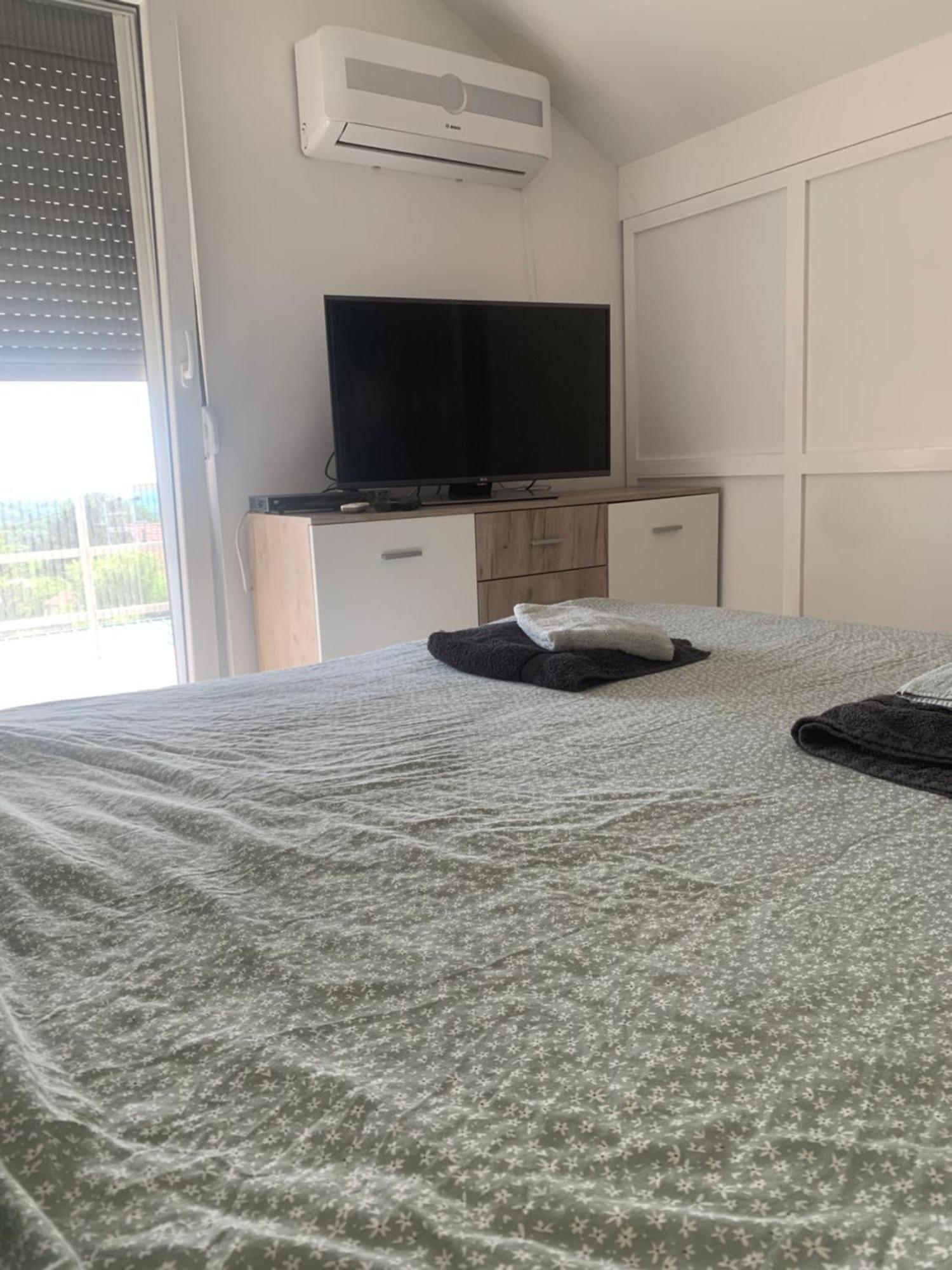 Mika'S Poolhouse Villa Белград Екстериор снимка
